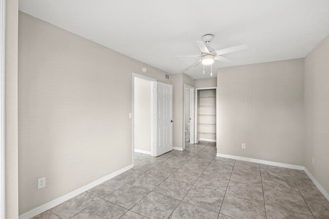 Building Photo - 2625 Heathcote Dr