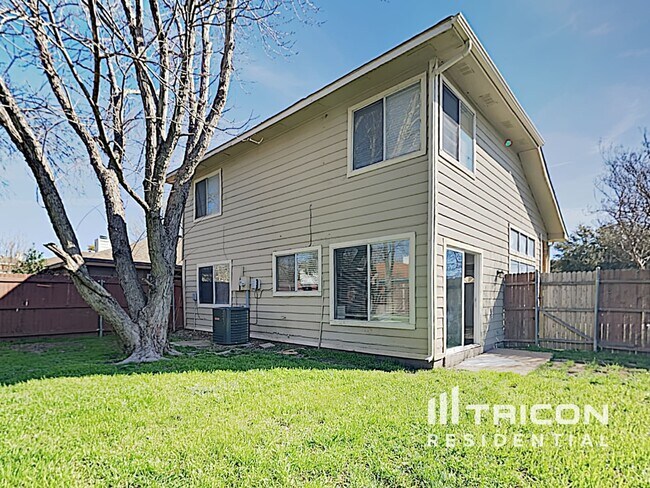 Building Photo - 6701 Silver Sage Dr