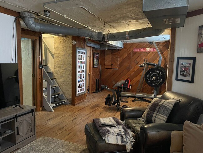 Building Photo - HYDE PARK SINGLE FAMILY HOME WITH OFF-STRE...