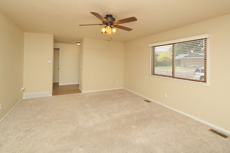Building Photo - 2455 Sunstone Drive