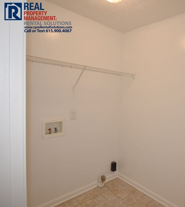 Building Photo - Adorable 3 bd house in the heart of Murfreesboro! Attached Garage!