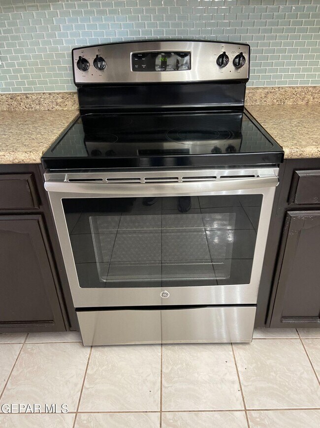 Building Photo - 6721 El Parque Dr