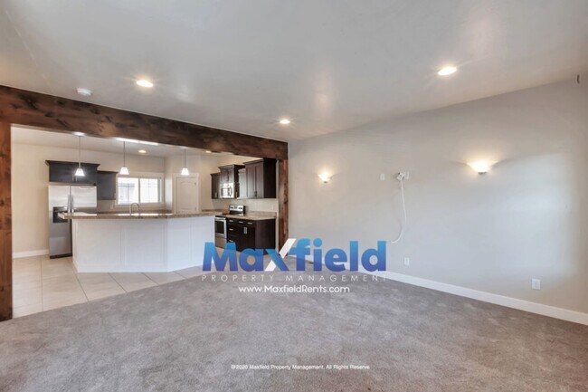 Building Photo - 3 BD + Office 2 BA 2 GA Luxury Townhouse  - Highland Utah - with High Speed Internet