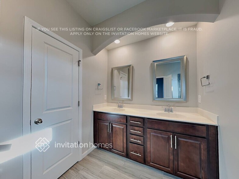 Building Photo - 1801 Birdhouse Ln