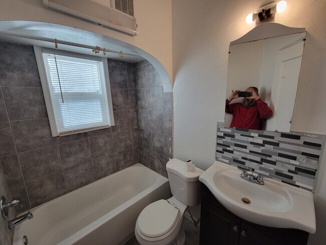 Building Photo - 820 S Arizona Ave