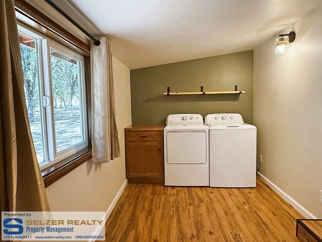 Building Photo - Extensively renovated 1+ bd. cottage in a charming rural setting!