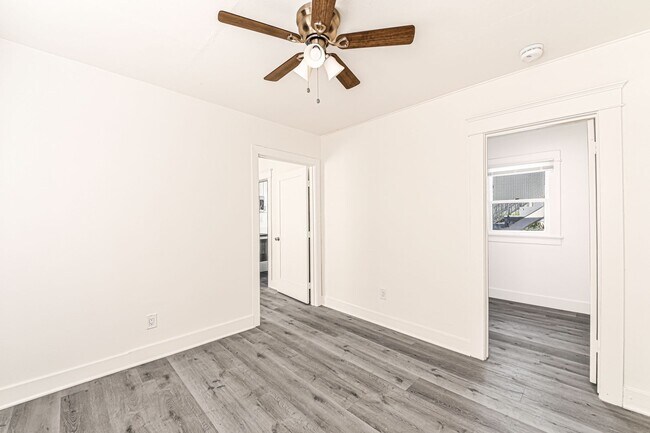 Interior Photo - 525-537 Chestnut Avenue