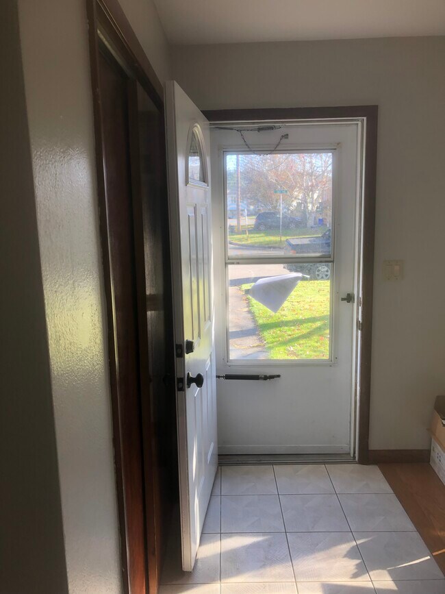 Building Photo - 213 Frey Ave