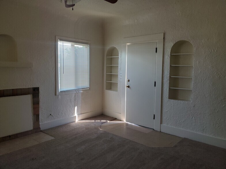 Building Photo - 1141 E Elm St