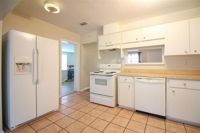 Building Photo - 350 Bonnyview Dr