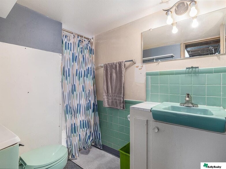 Building Photo - 7303 Graceland Dr