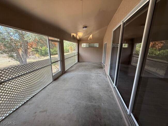 Building Photo - 1817 Tomaso Ave