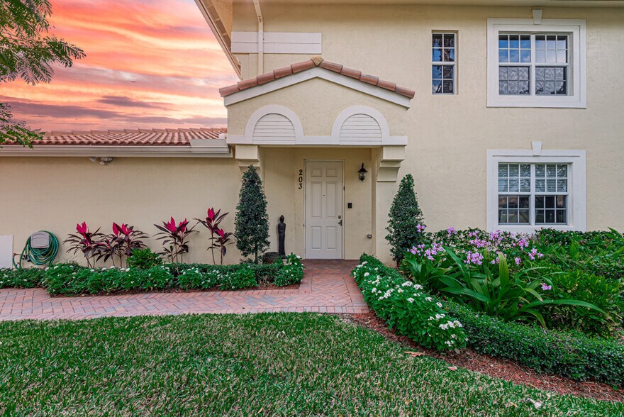 Building Photo - 9773 Bowline Dr