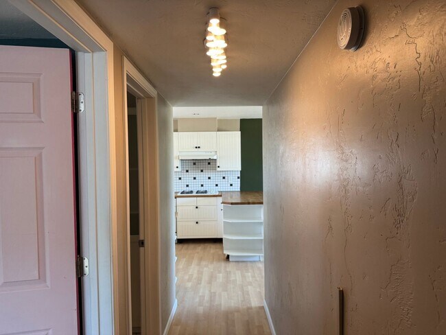 Building Photo - ALL UTILITIES INCLUDED Colorful & Eclectic 2 Bed / 1 Bath Home Near U of A