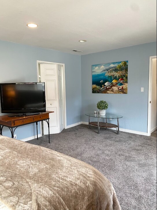 Building Photo - 5383 Woodstock Way