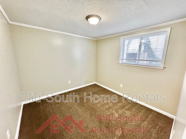 Building Photo - 2452 Debby Dr
