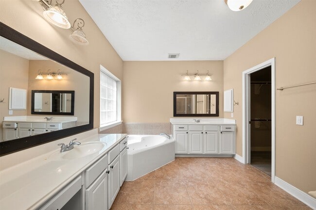 Building Photo - 12311 Amanda Meadows