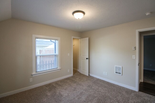 Building Photo - 860 Boxwood Ln SE