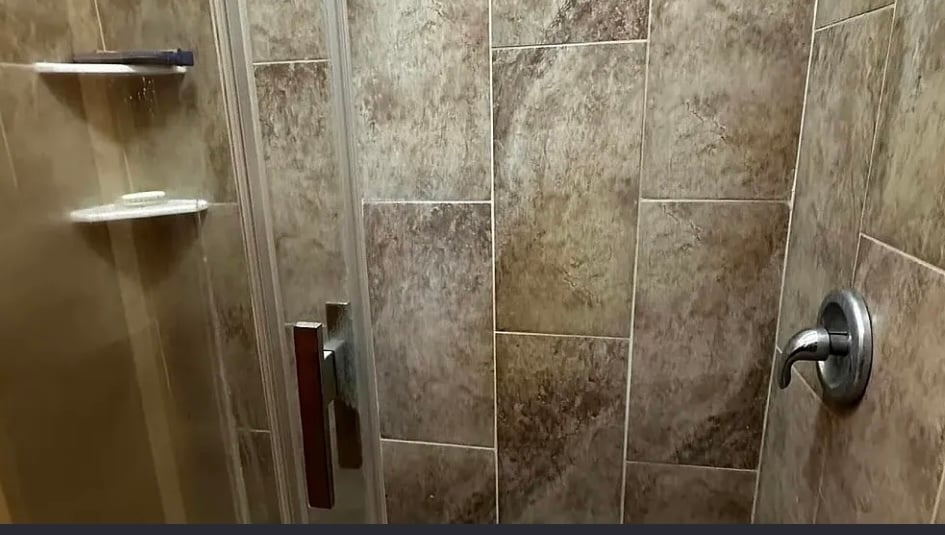 Building Photo - 1605 Common Dr