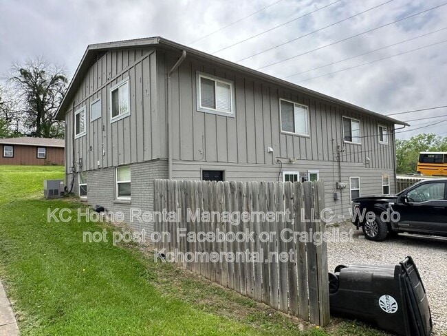 Building Photo - 300 Hill St