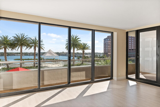 Building Photo - 525 S Flagler Dr