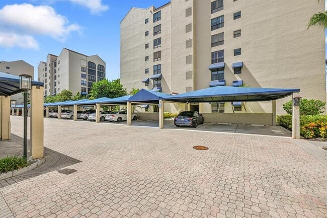 Building Photo - 7578 Regency Lake Dr