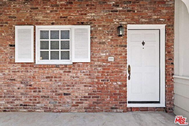 Building Photo - 3640 Meadville Dr