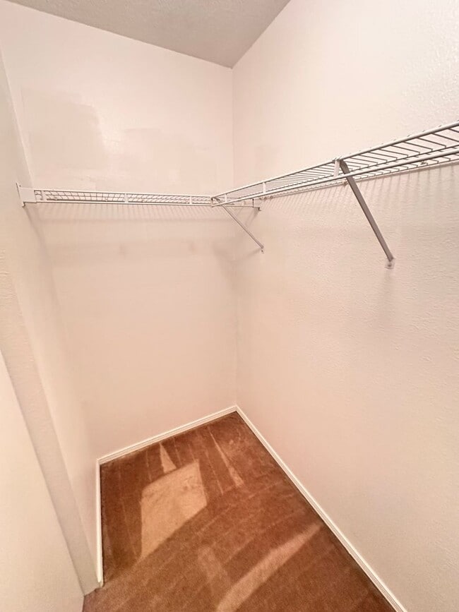 Building Photo - 3 Bedroom 2 Bath 2 Car Garage w/ Fenced in Yard