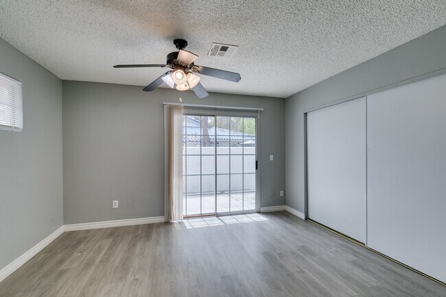 Building Photo - 2117 Willowbury Dr