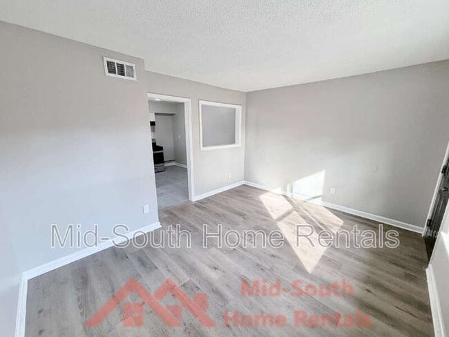 Building Photo - 139 N Claybrook St