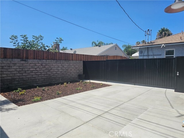 Building Photo - 10620 Kester Ave