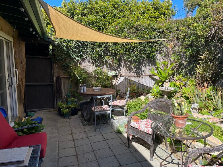 Garden - 2879 Exeter Pl