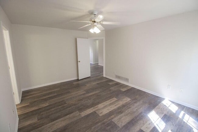 Building Photo - 1603 E Smiley Ln