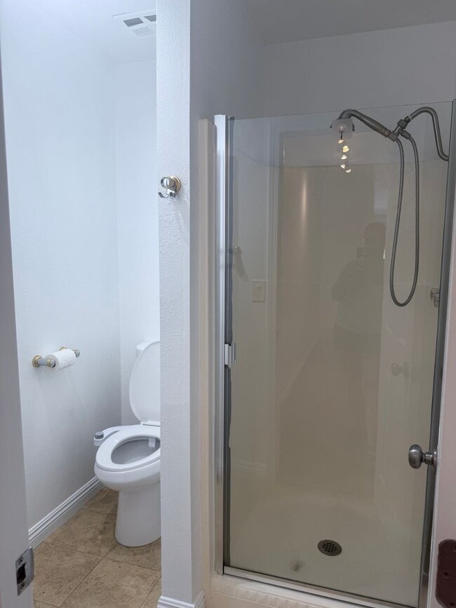 Building Photo - MOVE-IN SPECIAL FOR JULY - 3 Br 2 ba with ...