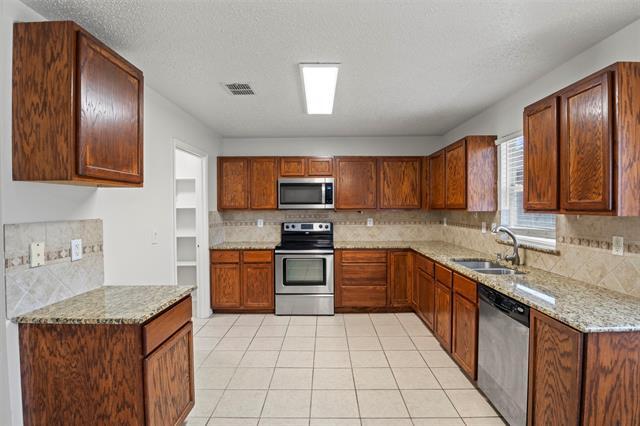 Building Photo - 4607 Green Meadow Dr