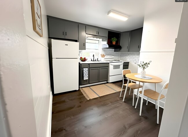 Building Photo - 2 Bedroom 1 Bathroom in Lebanon with Large...