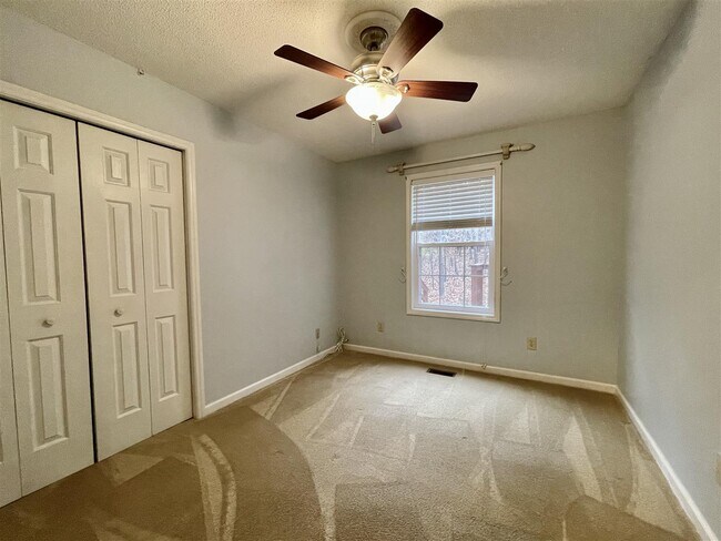 Building Photo - 75 Spring Lake Dr