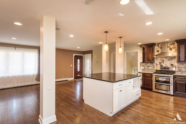 Building Photo - 106 Sharon Dr