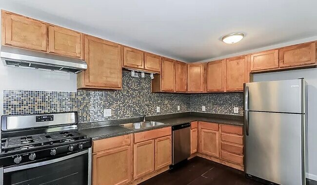 Building Photo - 2296 Lakewood Dr NW