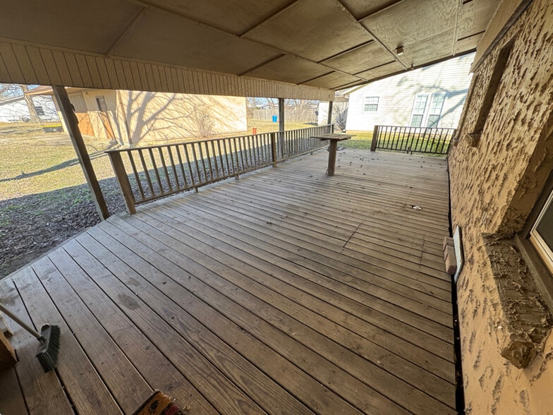 Building Photo - 1224 W Quarles St