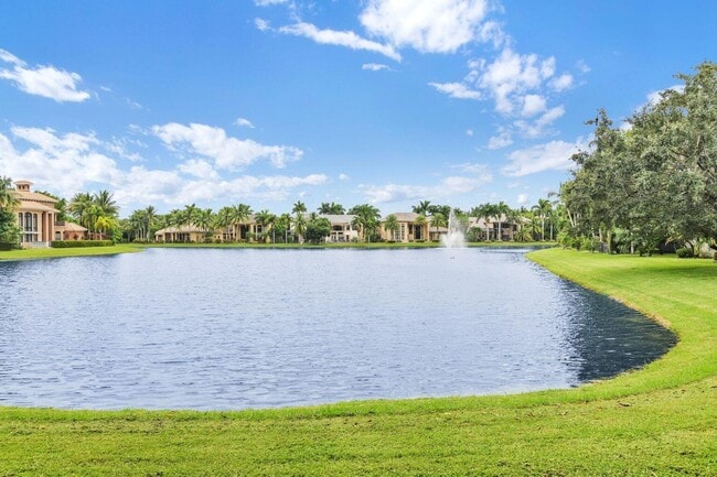 Building Photo - 10703 Versailles Blvd