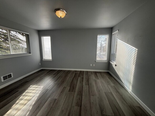 Building Photo - 2620 10th St