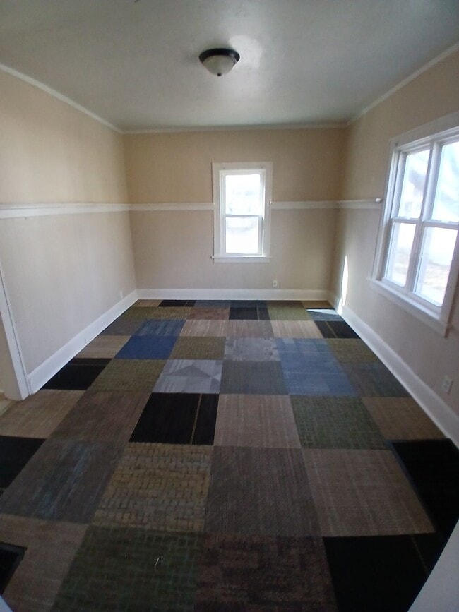 Building Photo - 328 Royal Ave