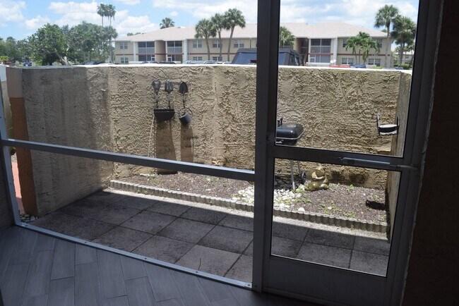Building Photo - Updated 2 bed 2 bath condo in Midport II