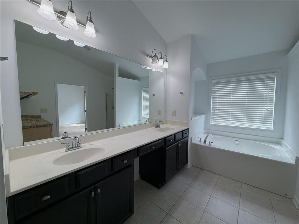 Building Photo - 1000 Parkside Wood Ct