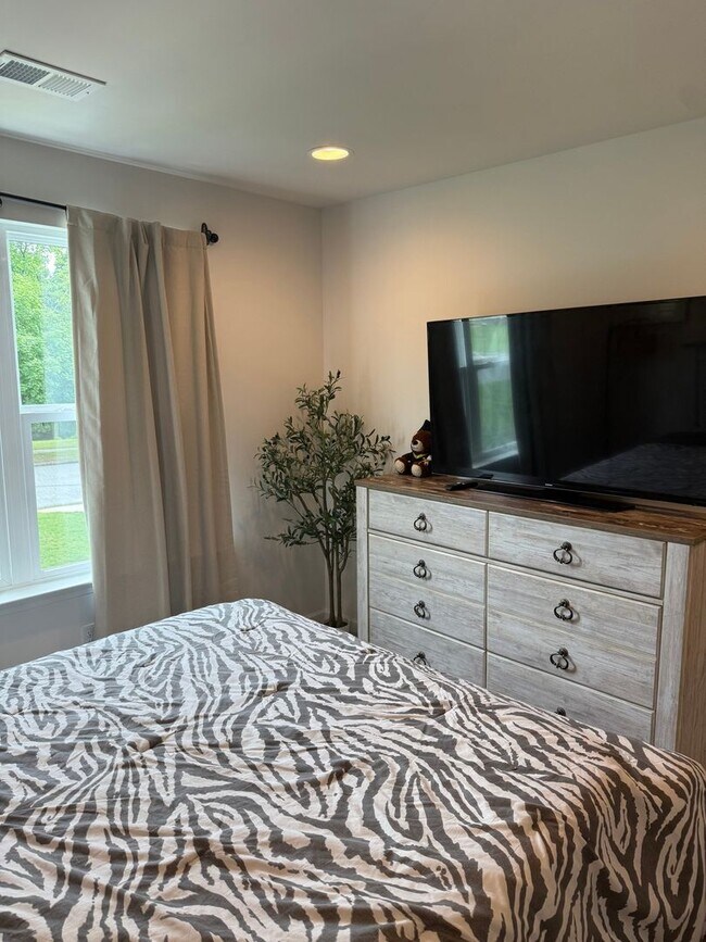 Building Photo - Charming 3BR Duplex in Charlotte