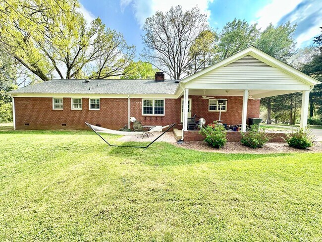 Building Photo - 621 Hanover Ct