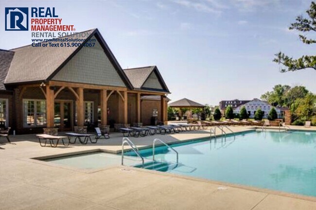 Building Photo - Wonderful townhome 15 min. to downtown Nashville- pool, tennis courts & fitness center!