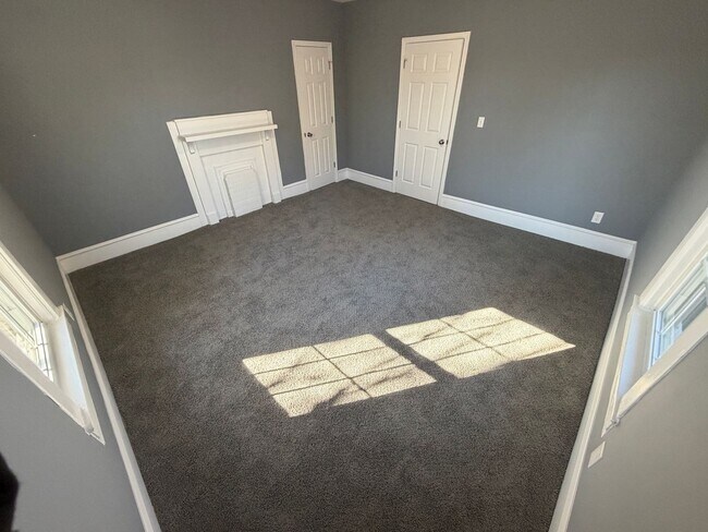 Building Photo - Amazing 7 Bedroom 2 bathroom updated home for rent in Burlington, NC