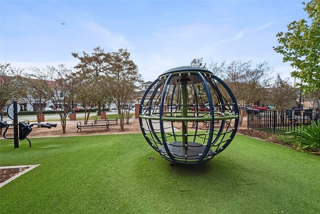 Building Photo - 615 Pacific St